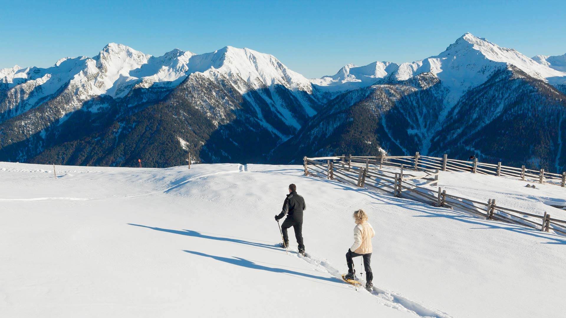 Schneeschuhwanderung - verschneite Winterlandschaft