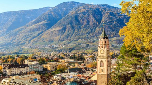 Pfarrkirche in Meran - Herbst