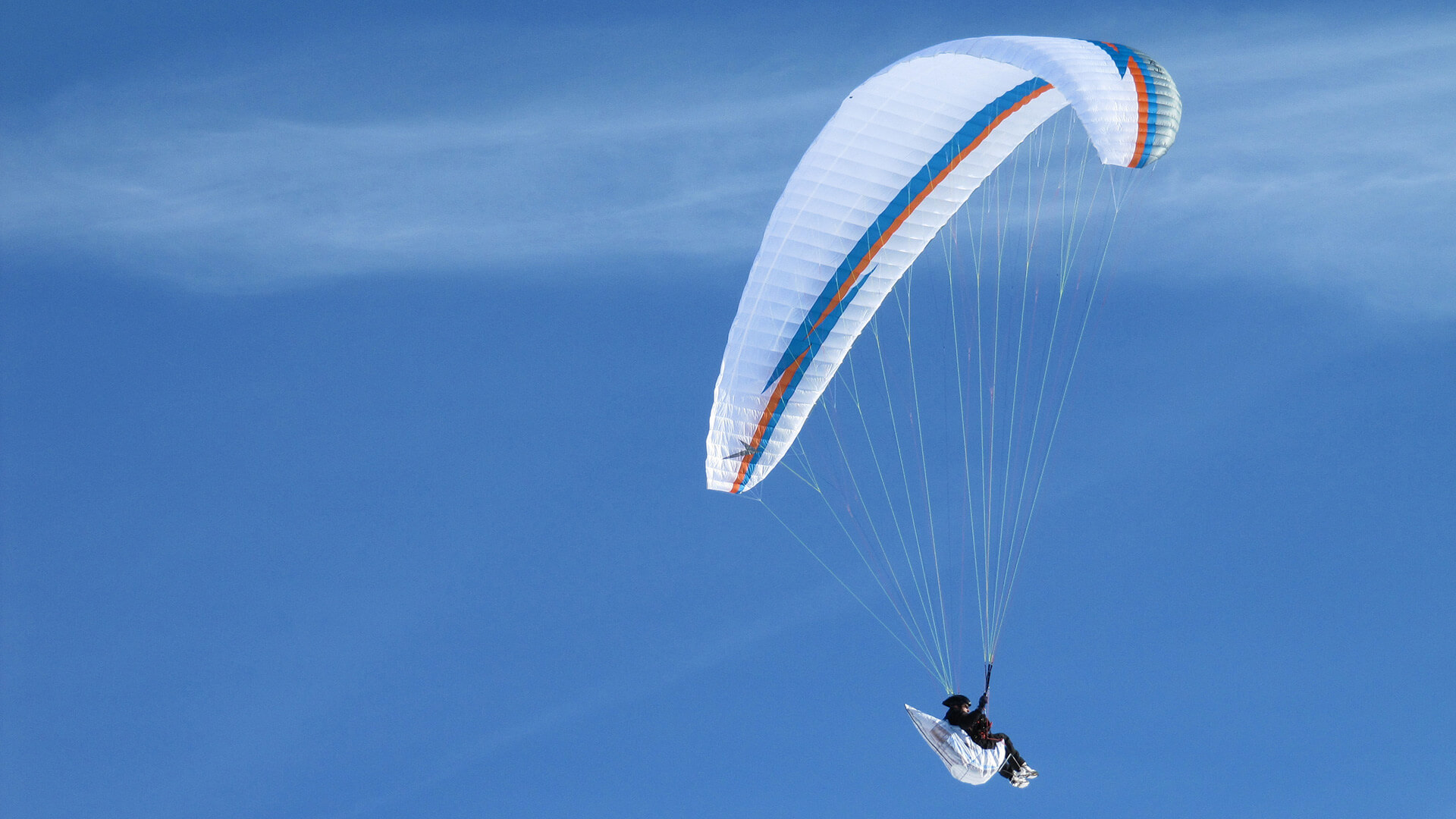 Paragliding über dem Etschtal